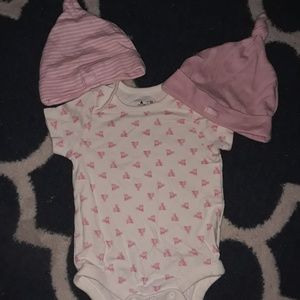 Babygap onesie and 2 beanies